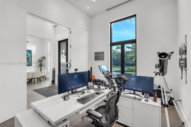 8271 SW 67th St, Miami, FL 33143