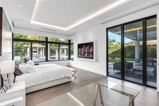 8271 SW 67th St, Miami, FL 33143