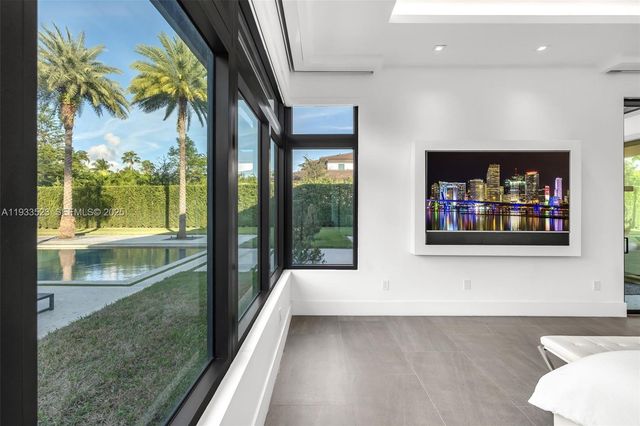 8271 SW 67th St, Miami, FL 33143