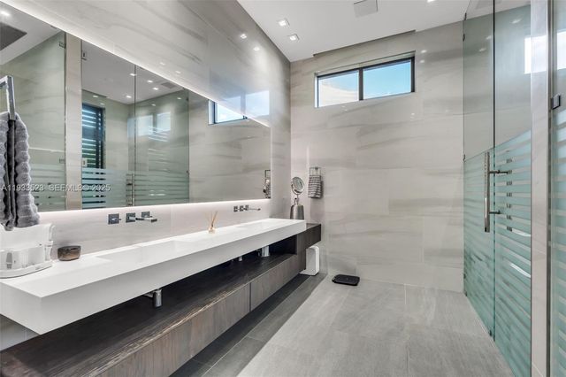 8271 SW 67th St, Miami, FL 33143