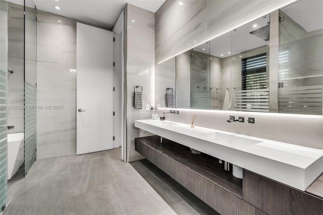 8271 SW 67th St, Miami, FL 33143