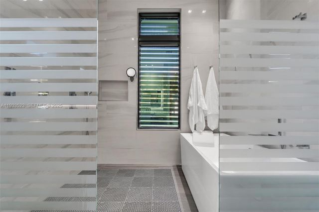 8271 SW 67th St, Miami, FL 33143