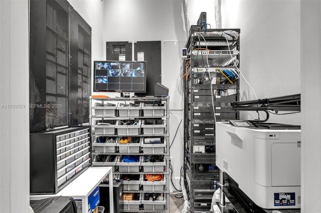 8271 SW 67th St, Miami, FL 33143