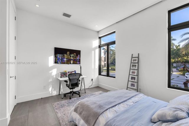 8271 SW 67th St, Miami, FL 33143