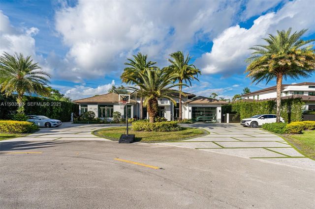 8271 SW 67th St, Miami, FL 33143