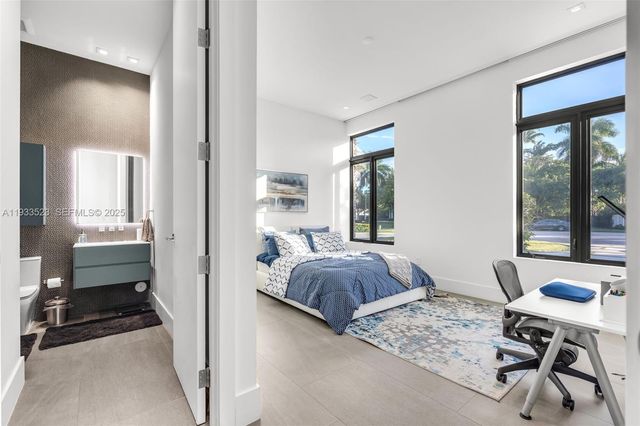 8271 SW 67th St, Miami, FL 33143