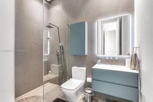 8271 SW 67th St, Miami, FL 33143