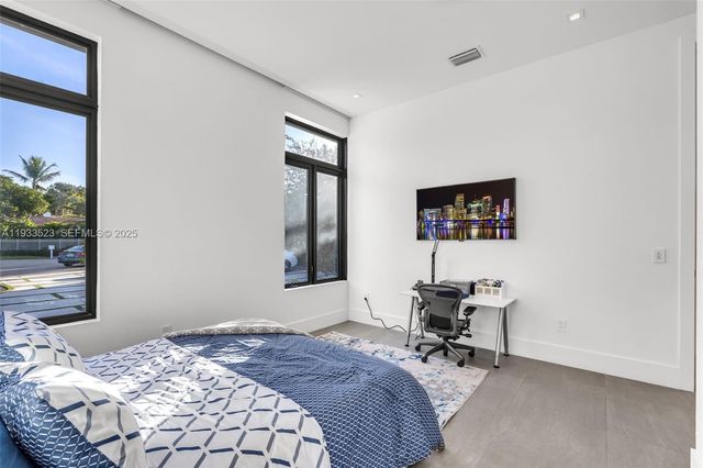 8271 SW 67th St, Miami, FL 33143