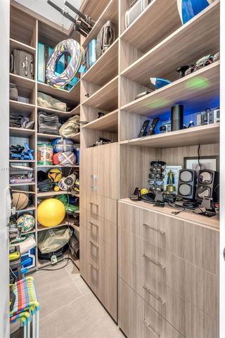 8271 SW 67th St, Miami, FL 33143