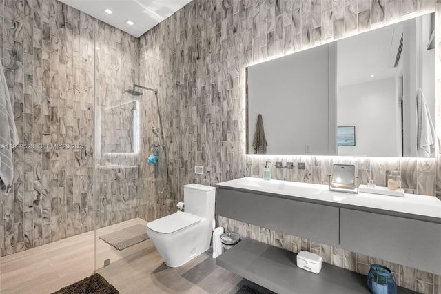 8271 SW 67th St, Miami, FL 33143