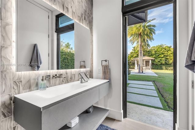 8271 SW 67th St, Miami, FL 33143