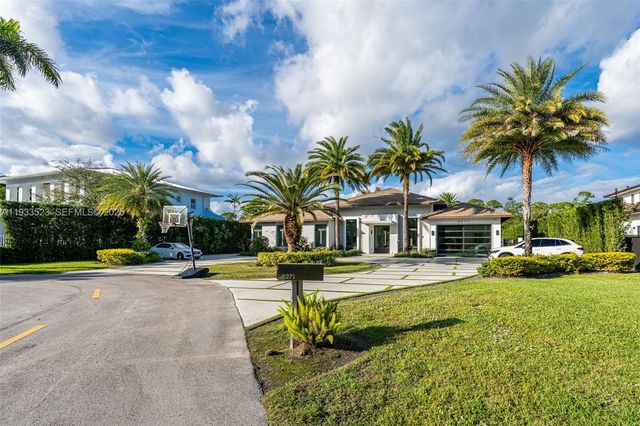 8271 SW 67th St, Miami, FL 33143