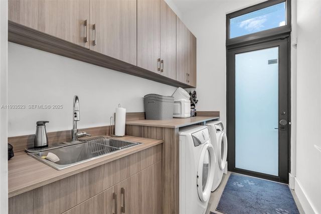 8271 SW 67th St, Miami, FL 33143