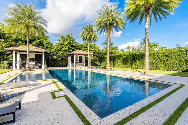 8271 SW 67th St, Miami, FL 33143