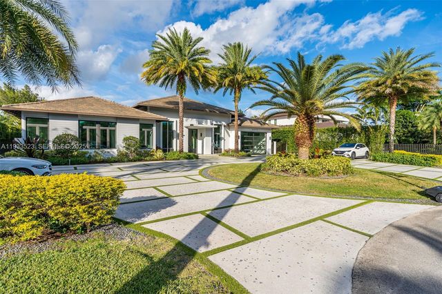 8271 SW 67th St, Miami, FL 33143