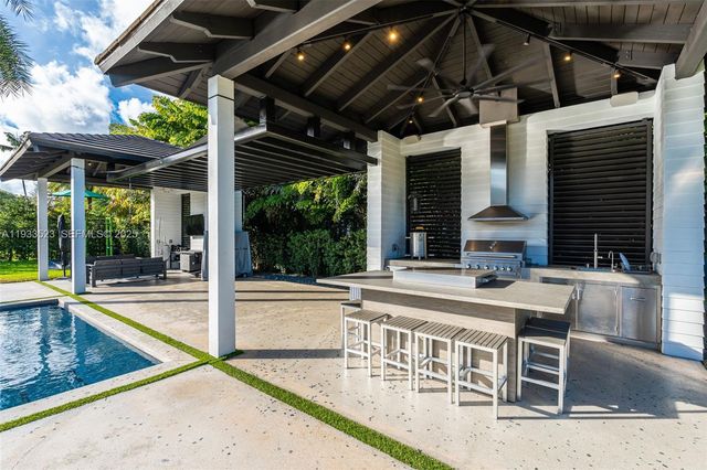 8271 SW 67th St, Miami, FL 33143