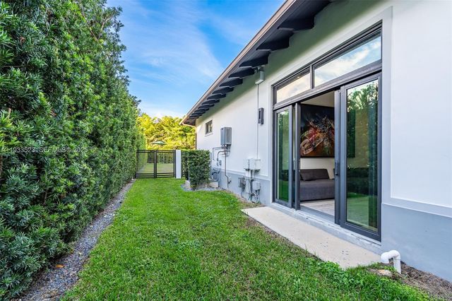 8271 SW 67th St, Miami, FL 33143