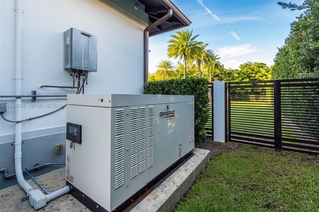 8271 SW 67th St, Miami, FL 33143