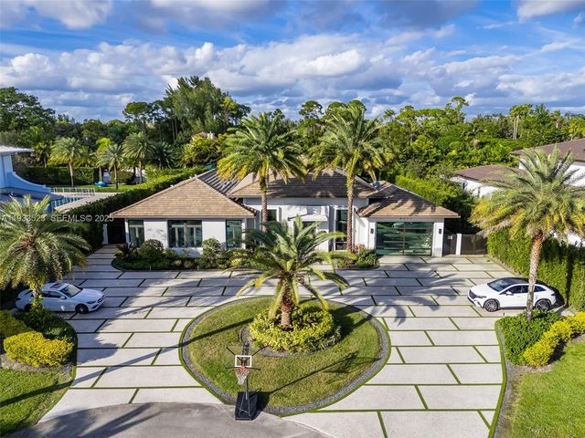 8271 SW 67th St, Miami, FL 33143