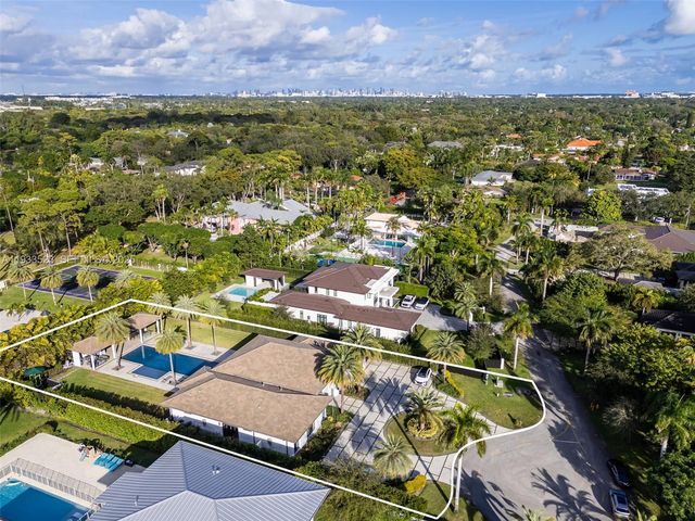 8271 SW 67th St, Miami, FL 33143