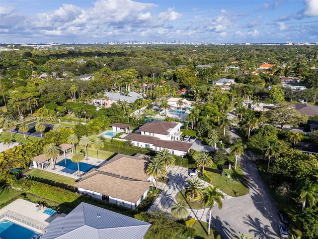 8271 SW 67th St, Miami, FL 33143