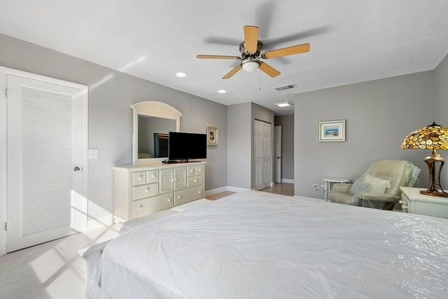 21863 Arriba Real 8-k, Boca Raton, FL 33433