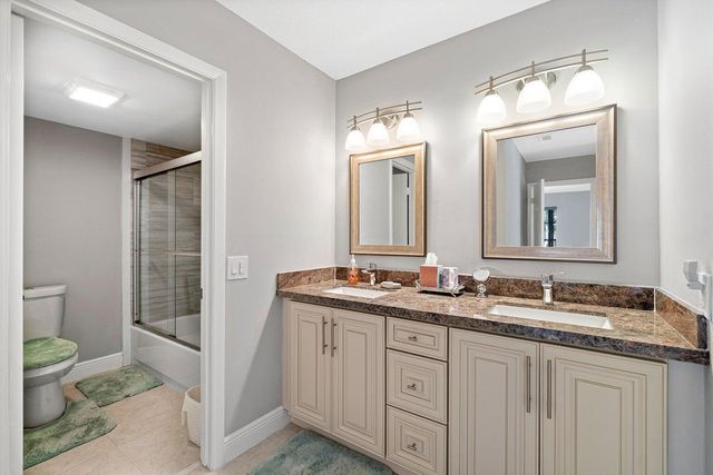 21863 Arriba Real 8-k, Boca Raton, FL 33433