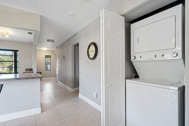 21863 Arriba Real 8-k, Boca Raton, FL 33433