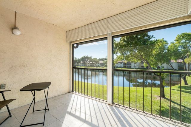 21863 Arriba Real 8-k, Boca Raton, FL 33433
