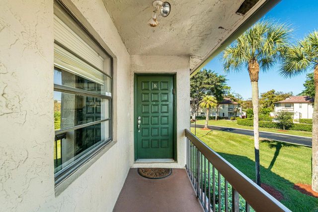 21863 Arriba Real 8-k, Boca Raton, FL 33433