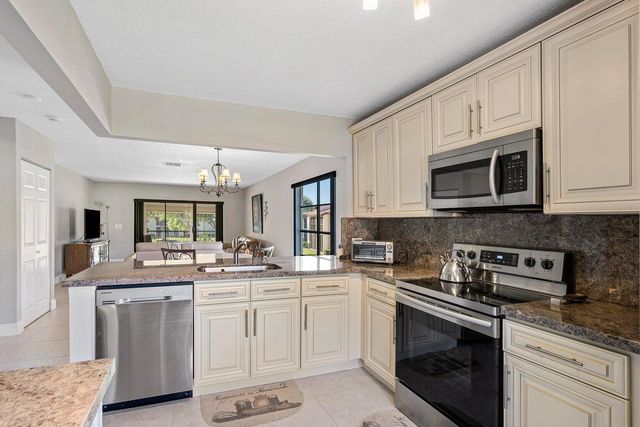 21863 Arriba Real 8-k, Boca Raton, FL 33433