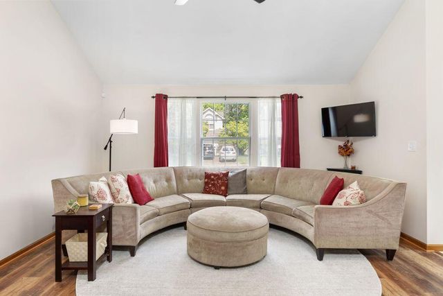 6844 Spruce Pine Drive, Columbus, OH 43235