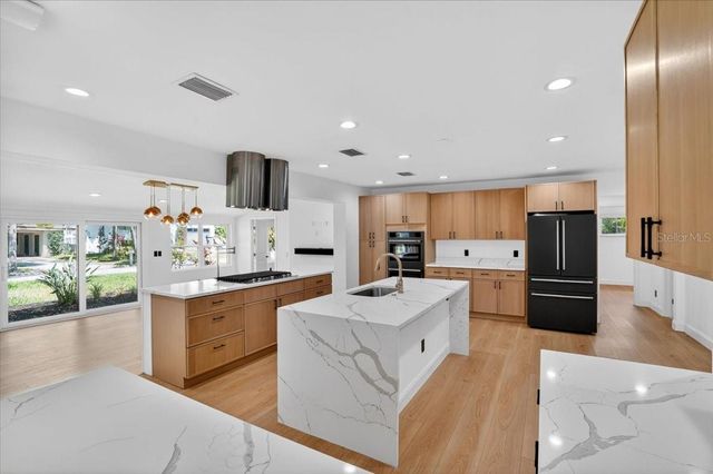 2708 N DUNDEE STREET, Tampa, FL 33629