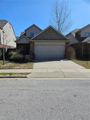 2652 N Valencia Avenue, Fayetteville, AR 72703
