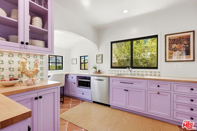 1038 S Stanley Avenue, Los Angeles, CA 90019