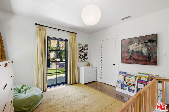 1038 S Stanley Avenue, Los Angeles, CA 90019