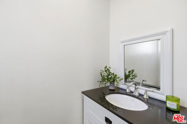 1038 S Stanley Avenue, Los Angeles, CA 90019