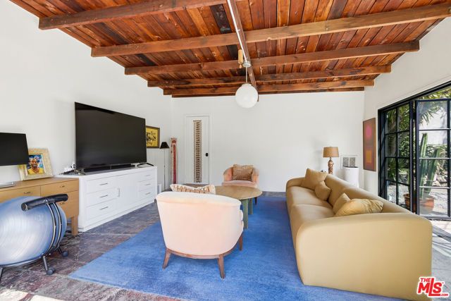 1038 S Stanley Avenue, Los Angeles, CA 90019