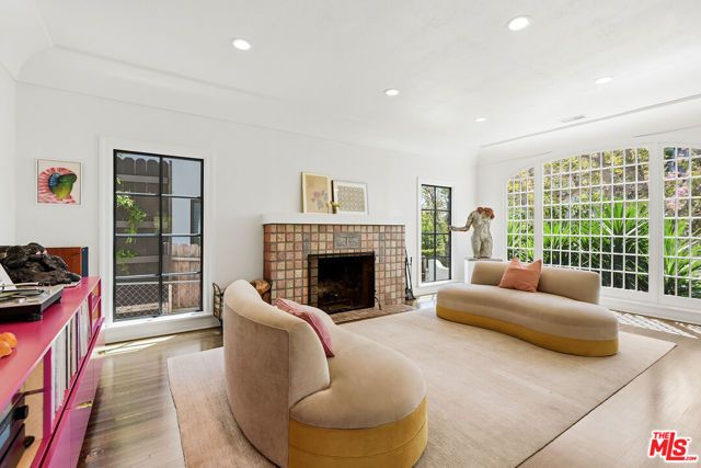 1038 S Stanley Avenue, Los Angeles, CA 90019