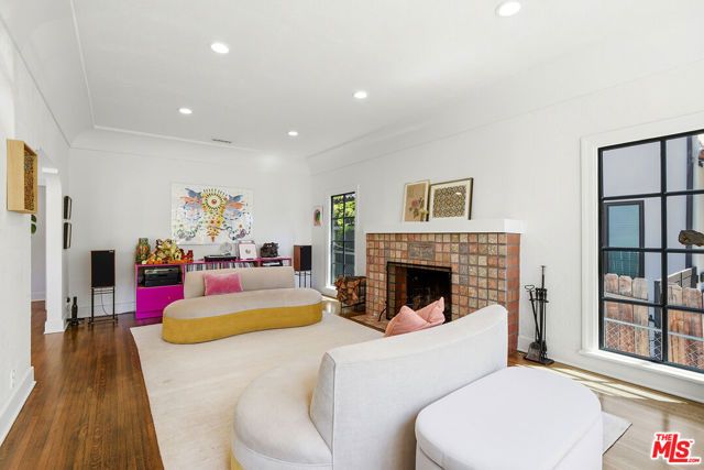 1038 S Stanley Avenue, Los Angeles, CA 90019