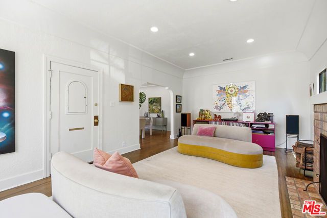 1038 S Stanley Avenue, Los Angeles, CA 90019