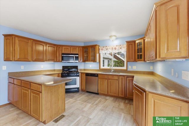 2204 N 48 Street, Omaha, NE 68104