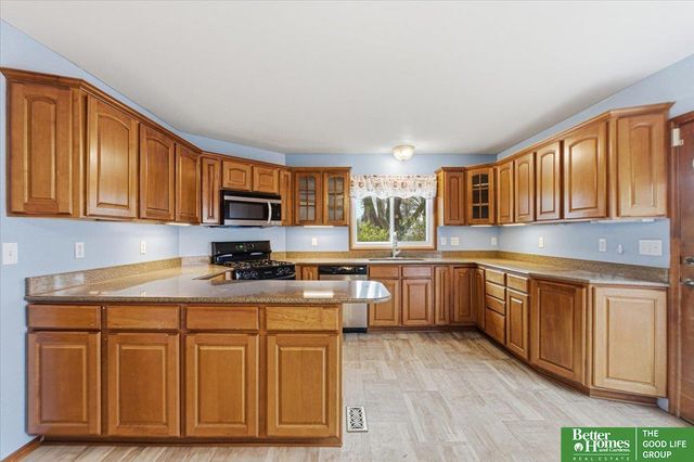 2204 N 48 Street, Omaha, NE 68104