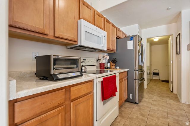 6633 W IVY GABLE DR, West Jordan, UT 84081