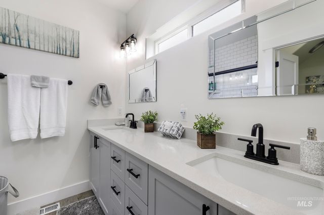 3826 Susan Cir, Kimberly, ID 83334