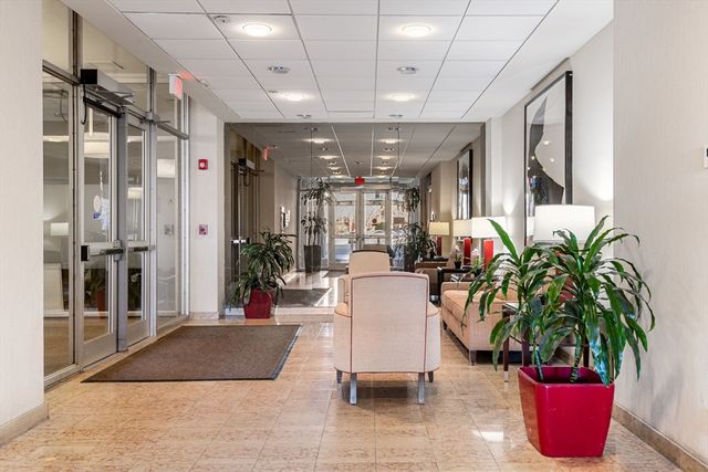 44 Washington St 915, Brookline, MA 02445