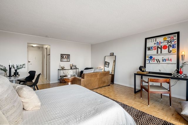 44 Washington St 915, Brookline, MA 02445