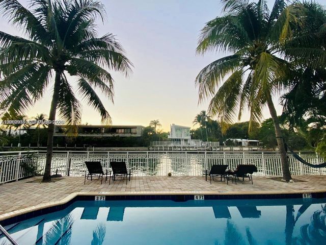 4812 Pine Tree Drive 201, Miami Beach, FL 33140