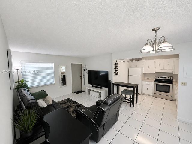 5771 SW 36th Court 301, Davie, FL 33314