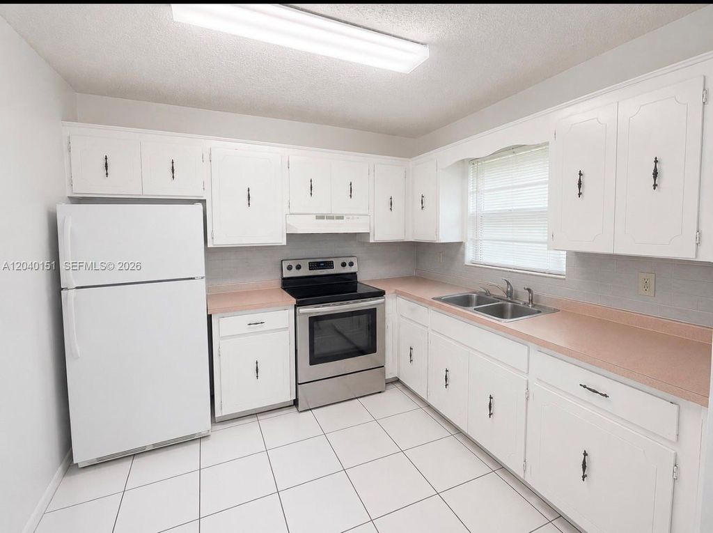 5771 SW 36th Court 301, Davie, FL 33314